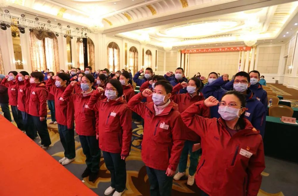 2020��3��14�գ��ڹ㶫ʡ��ɽ��ѧ����һԺԮ���人ҽ�ƶ�פ�أ�24��ҽ�ƶӶ�Ա������޵ĵ��죬�߾�����ׯ�����ģ���Ϊ���ٵ��й�������Ԥ����Ա��