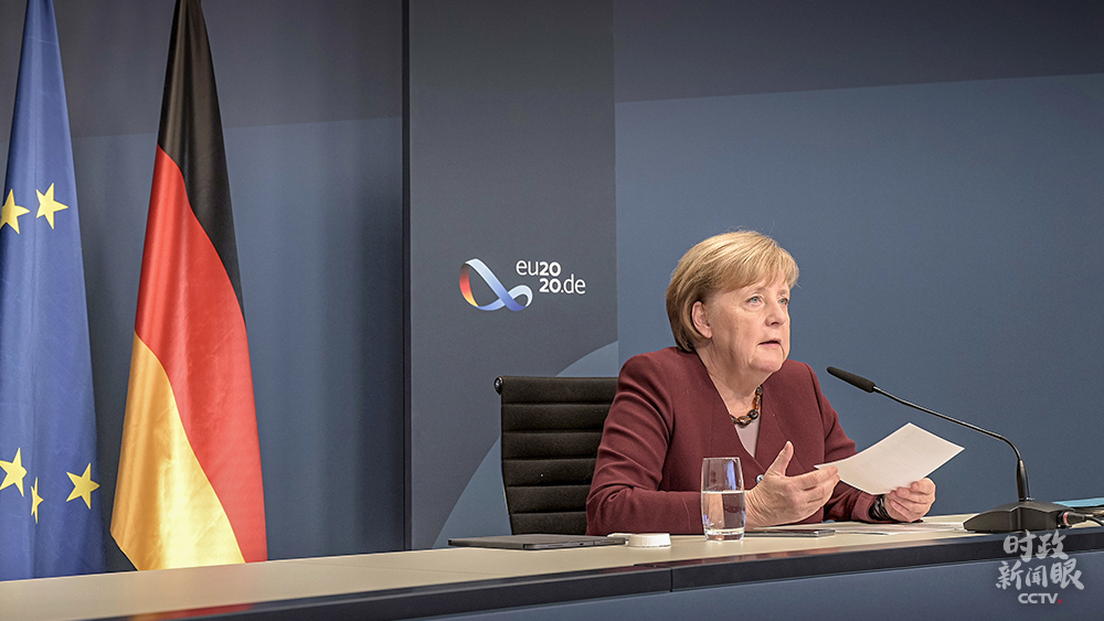 11��22�գ�Ĭ�˶�ͨ����Ƶ��ʽ��ϯG20�쵼�˵�15�η��ڶ��׶λ��顣�ɺϵ��ǣ�15��ǰ����һ�죬����ʽ��Ϊ�¹���ʷ����λŮ��������